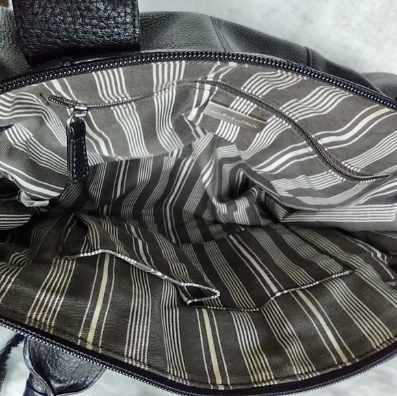 Adrienne Vittadini Handbag Black. - Picture 5 of 16